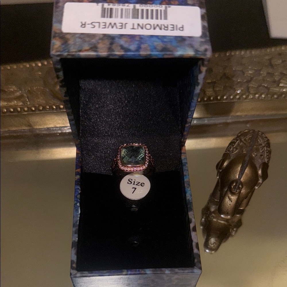 Elegant Green Stone Ring with Rose Gold Accents